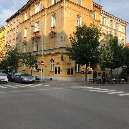 Apatrhostel Brno Exterior photo